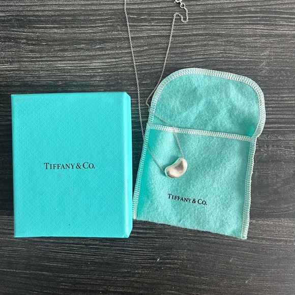 Tiffany & Co. Elsa Peretti®
Bean® design Pendant - Picture 6 of 7